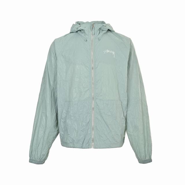 stussy 斯图西 褶皱纹外套防晒拉链连帽夹克防晒服 软壳面料夹克采用Majotech超轻再生尼龙制成 具有久抗皱效果 左胸和后背印有Stussy光滑商标 袖