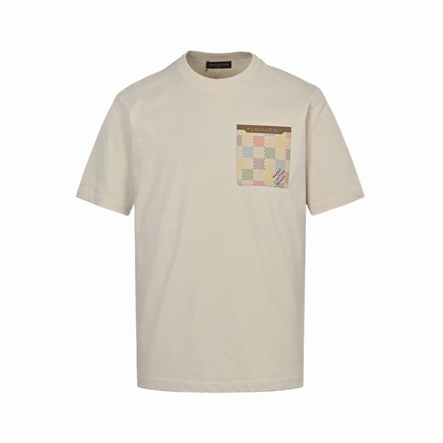 louis Vuitton 路易威登 25Ss 棋盘格皮牌口袋短袖 定制250克全棉双纱紧密爽滑面料 32支双股双纱打造 布面干净 布纹清晰 手感非常细腻扎实