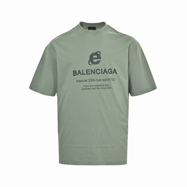 balenciaga 巴黎世家 25Ss 字母印花短袖 当代码美学跃上高定衣橱 Balenciaga Epoch Tee 的数字诗意 在数据洪流与复古情结碰撞的