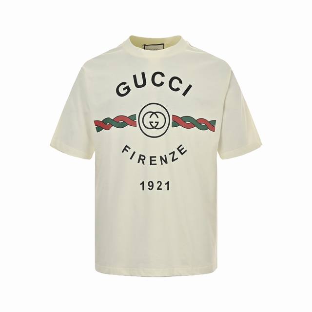 gucci 古驰 22Ss 麻花Logo字母印花短袖 面料采用32支双纱230G面料 定染颜色 电脑扫描1:1出菲林 手工丝网台版印花 进口耐水洗混合浆料不少于