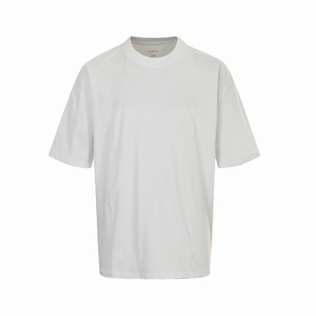calvin Klein Ck 25Ss 小刺绣背后喷墨短袖 原版打版 耗时一个多月 刺绣+印花+钢印一体的工艺-莱卡面料质感非常细腻 260的高克重穿上挺括有