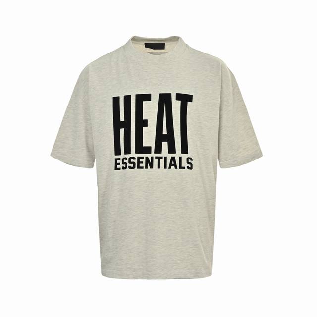 fear Of God & Nba 联名款球队队名压胶印花短袖 面料采用21S纯棉双纱环锭纺面料 水洗后克重240G 印花为植绒印花 区别市场看图做货的垃圾货