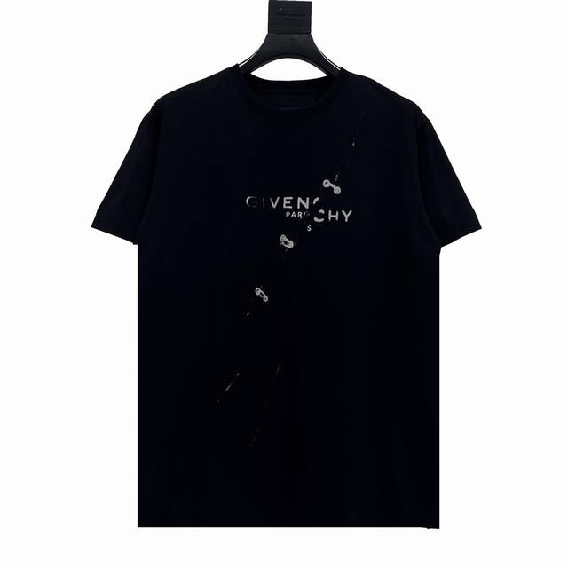 高版本Givenchy 纪梵希 错位字母印花短袖T恤 采用32支 G双纱纯棉面料 舒适透气 程度刚刚好 领口同缸1X1螺纹 无色差 定位裁剪 Oversize宽