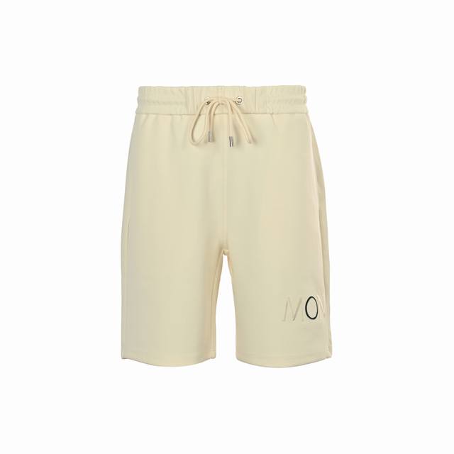 moncler 蒙口 25Ss 侧边字母后袋刺绣徽标短裤 采用重磅透气层面料 定织定染 高克重混纺科技面料 松紧弹力腰部抽绳 侧边插手袋 裤侧立体刺绣撞色字母L