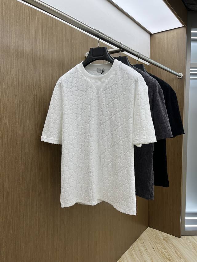 Cd 2540春夏新款上市 毛巾绒短袖T恤 面料柔软舒适 全新设计灵感 极具时尚代表性 手感舒适透气 极为时尚耐看有腔调 上身效果高端大气 极致有型的百搭款 X