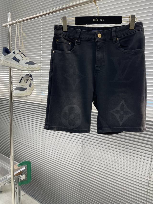 驴牌 25Ss新款牛仔短裤 四叶草Logo印花 格纹皮牌 采用进口原版水洗弹力面料 舒适有弹性 原版五金辅料装饰Logo 版型超正 上身时尚有型 尺码 28-3