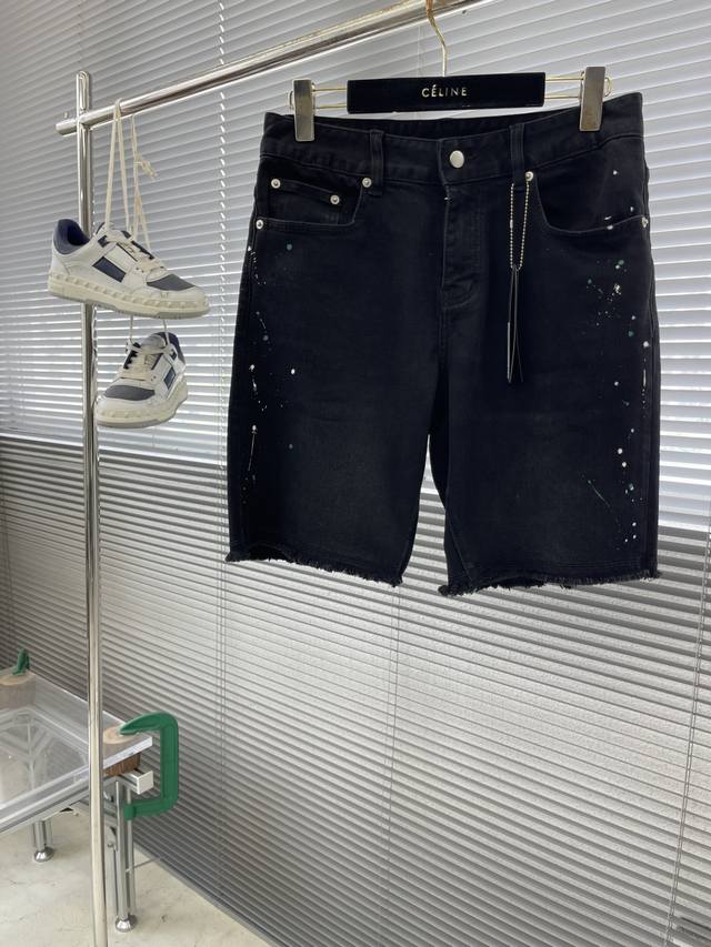 Amiri 25Ss新款牛仔短裤 独有的定制全套五金辅料 多处泼墨装饰 恰到好处的设计点 结合脱旧洗水工序 复古有味道 版型修身有型 个性十足 修身版型 码数