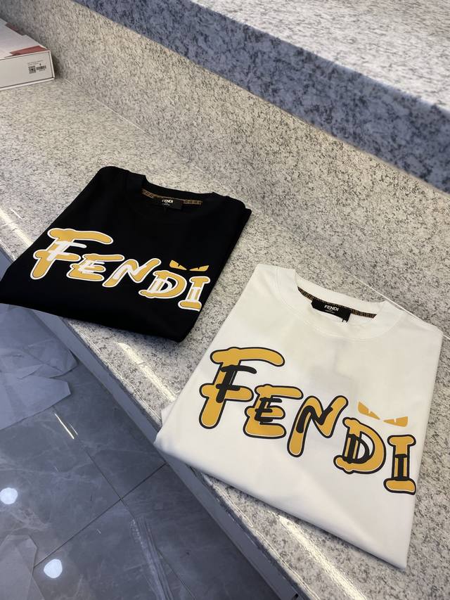 Find芬迪25 Ss新品春夏首发专柜 最新款短袖圆领T恤高端订制 设计前卫时尚 品牌Logo重工艺设计高端定制欧棉180克面料手感柔软.穿着舒适.专柜级别精致