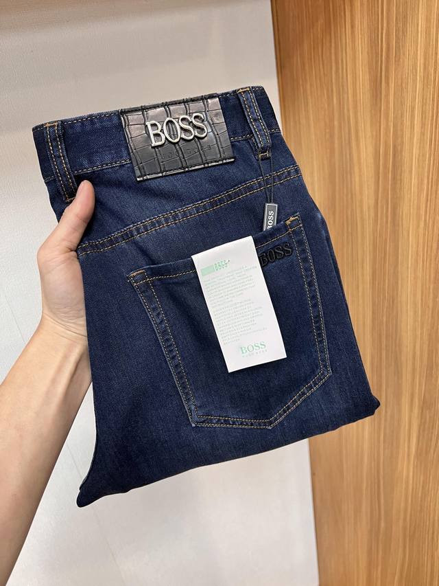 Boss 2025夏季新品 欧洲站男士商务休闲牛仔裤 当商务遇上休闲 当经典碰撞时尚 2025年春季 我们为您带来全新欧洲站男士商务休闲牛仔裤 精选高品质面料