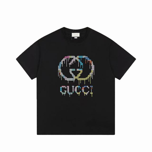 gucci 古驰 标识Logo字母印花百搭短袖T恤男女同款 吊牌 领标 水洗唛 三标齐全 定织定染280克精梳棉面料 尺码 S-Xxl 颜色 黑色 白色