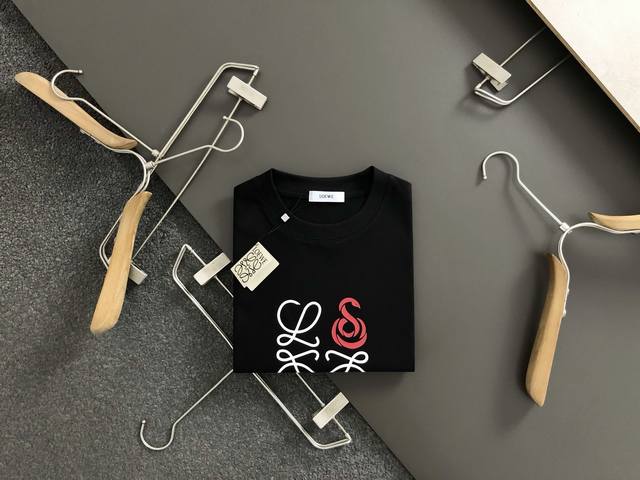 Low*合身版型S-Xxl 25早春最新蛇年元素立体胶印重磅短袖 高端品质专柜原单圆领短袖 顶级制作工艺进口面料 专柜款独特设计 采用进口高端订制进口丝线手感一