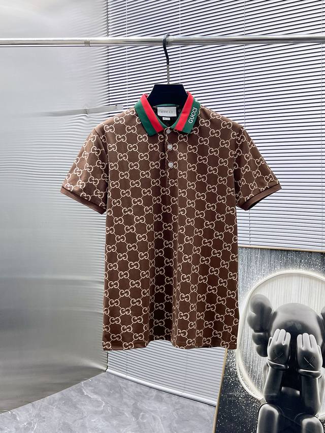 古奇 Gucci 2025Ss夏季新款 翻领短袖T恤 polo衫 高端版本 专柜定制面料 透气舒适度高 细节无可挑剔 品牌元素设计理念 体现高品质 手感细腻柔软