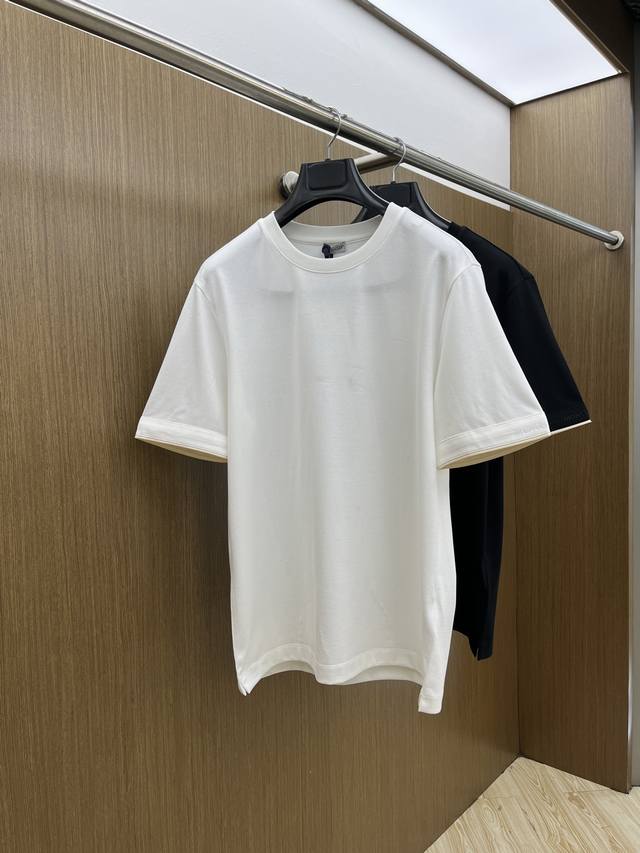 新品 Mon 独家首发 25早春新款短袖 男士日常出门闭眼搭 高级定制面料短袖T恤 魅力在于创造了简约奢华感的时尚,随意搭配感受英式风格独特气质. 宽松的版型展