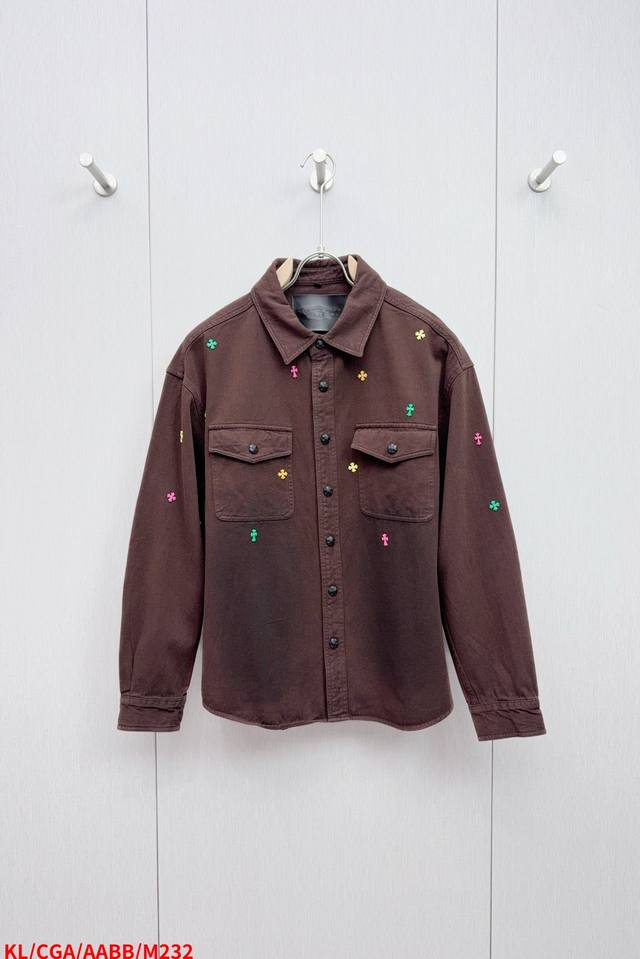M232 Klcome Hearts 25S新品牛仔外套 男女同款 标识绣花设计.满身立体原版五金.色彩搭配潮人必备款推荐.定制水洗面料 舒适柔软.适中的重量与