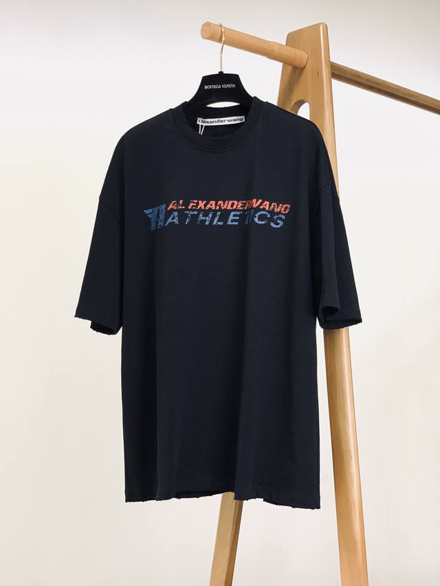 aalxanderwang亚历山大.王 2025Ss春夏新品 休闲印花标识T恤 品相超级完美 前幅经典数码定位印花工艺标识 超简单的字母设计 搭配外套开衫 可提