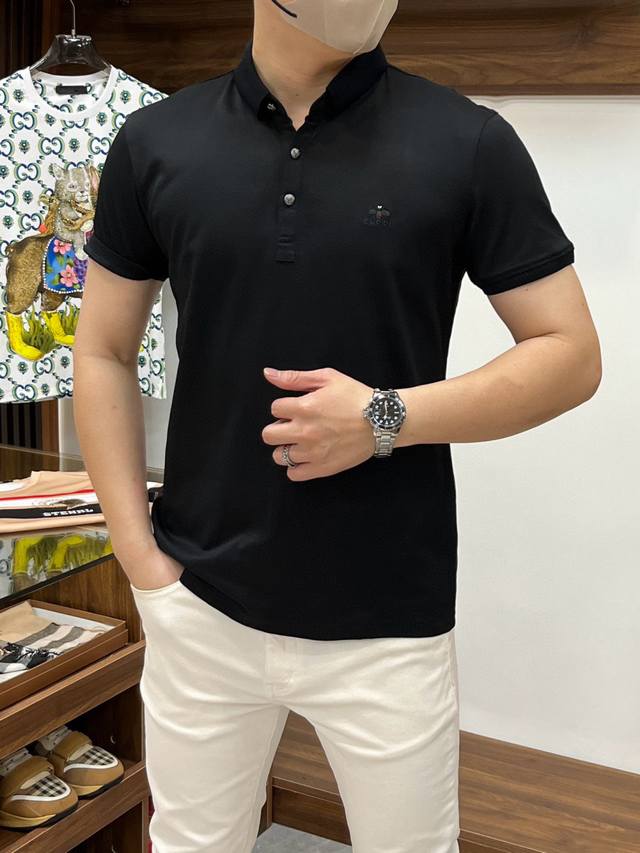 Gucci 古琦-高级轻奢单品 2025Ss夏季专柜时尚大爆款翻领T恤 休闲时尚外穿 内搭必备款 舒适好看上身可见 定制进口高端丝光面料 手感细腻丝滑有质感 上