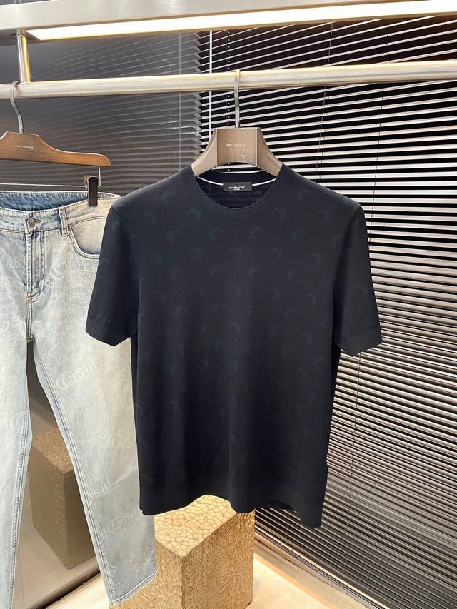 Givenchy- 纪梵希 系列 Vip高级定制 2025春夏季新款短袖 百搭款式 任何人都可以轻松驾驭 面料全订制 高定一等品伊力特面料 面料手感柔软 上身舒