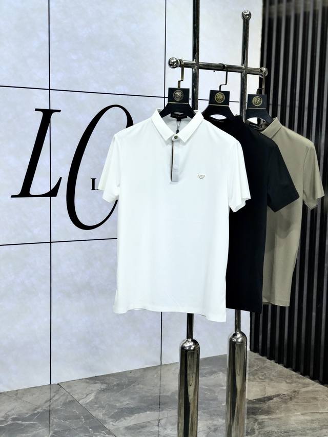阿玛尼 Ss25春夏新款翻领polo衫 高品质珠地冰丝棉材质 雍容华贵的品牌风格 W客供进口面料 5做出来的衬衫也是版型垂顺挺括 并且还抗皱抗起球 贴身穿着也是