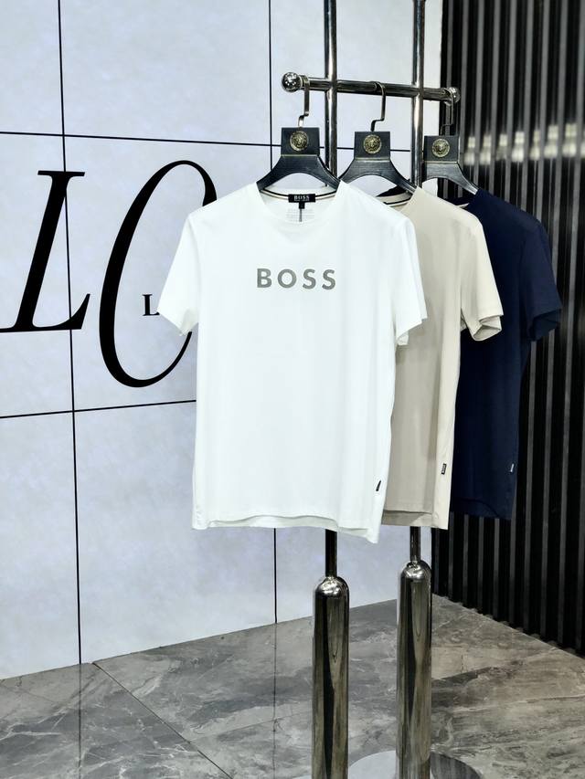 Boss 2025春夏Ss丝光处理圆领T恤#精选进口定织100%丝光纯棉面料 它的纤维长度更长莄柔 强韧度更高 色牢度也更强 所以用埃及棉做出来的产品 W更耐磨