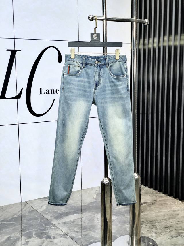 Gucci 2025Ss春夏 新款休闲9分牛仔裤 高端定制系列 进口高密度定制纯棉单宁面料 舒适柔软亲肤 5笔挺不易起皱 简单明了 超级百搭上身效果超级棒时尚百