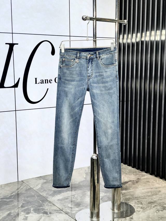 Lv 2025Ss春夏 新款休闲牛仔裤 高端定制系列 进口高密度定制纯棉单宁面料 舒适柔软亲肤 5笔挺不易起皱 简单明了 超级百搭上身效果超级棒时尚百搭 笔挺有