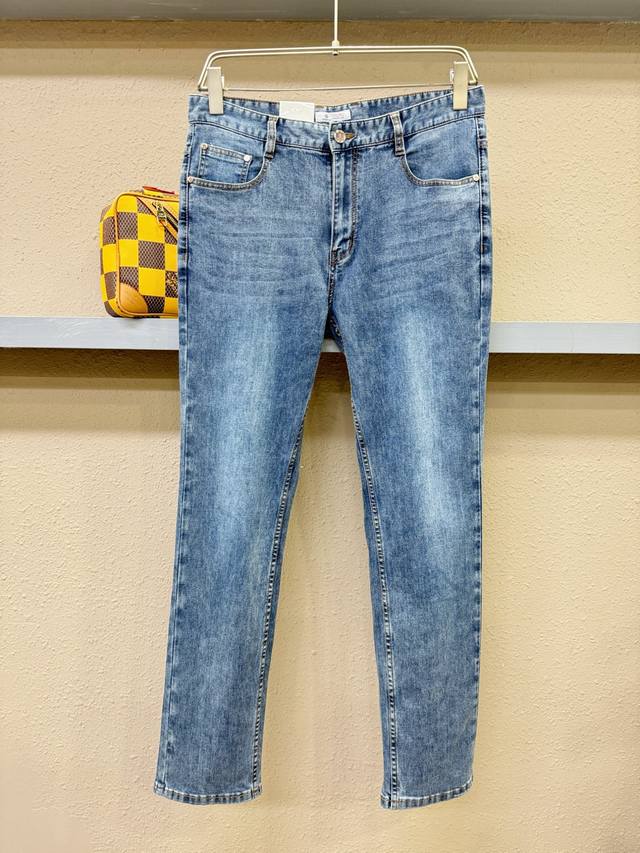 Moncler蒙口 原单牛仔裤 2025新品 原版牛仔裤 原版重工打造 品牌经典Logo设计 三标齐全 原版五金辅料 专柜定制牛仔面料 完全对版专柜 欢迎专柜试
