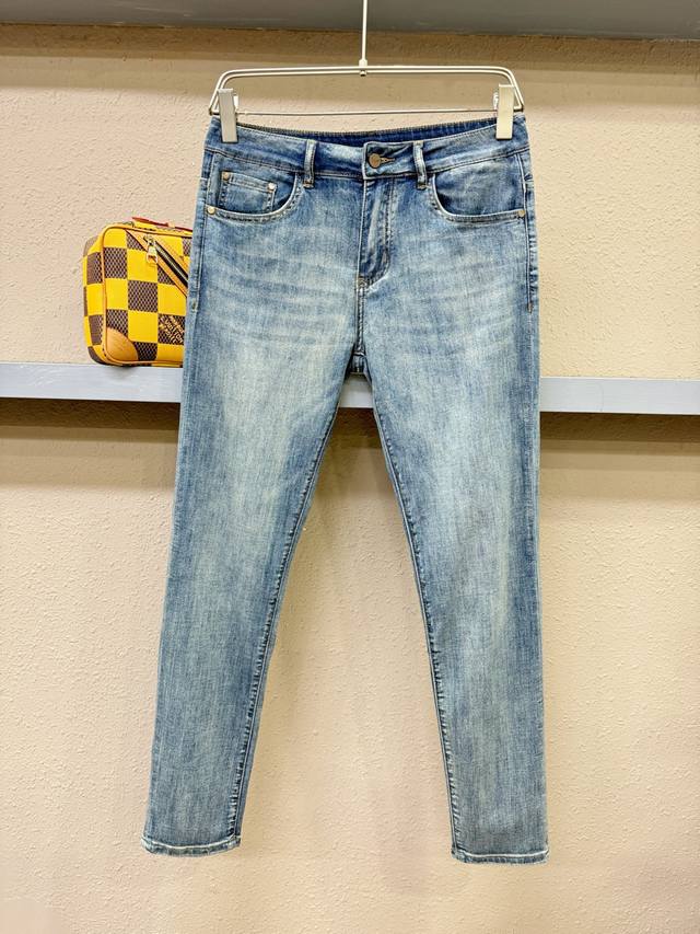 Armani 阿玛尼 原单牛仔裤 2025新品 原版牛仔裤 原版重工打造 品牌经典Logo设计 三标齐全 原版五金辅料 专柜定制牛仔面料 完全对版专柜 欢迎专柜
