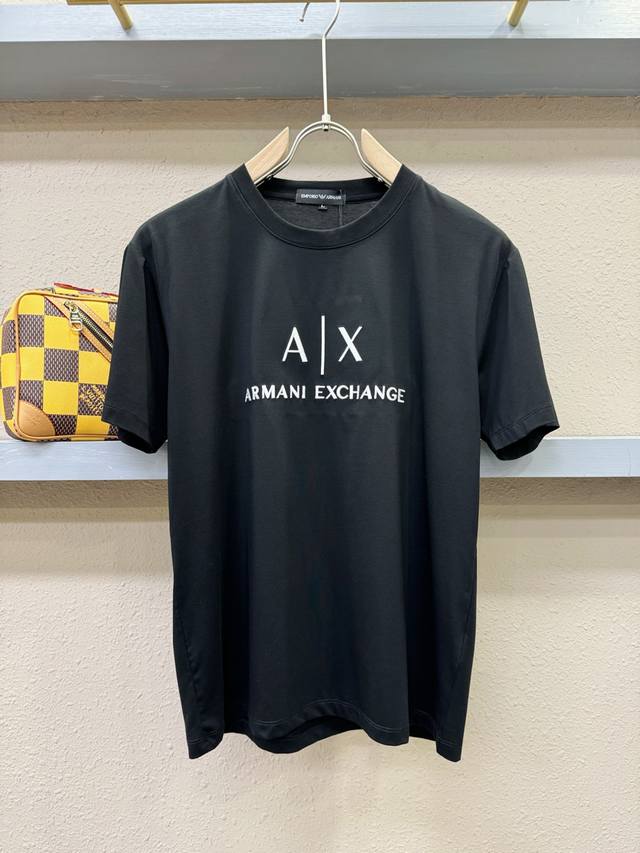 Armani 阿玛尼 顶级品质 2025款新品短袖 精选顶级丝光棉面料 手感柔软 顶级进口私货 时尚设计潮流短袖 不失奢华 品质毋庸置疑 上身效果超赞 奢华官网