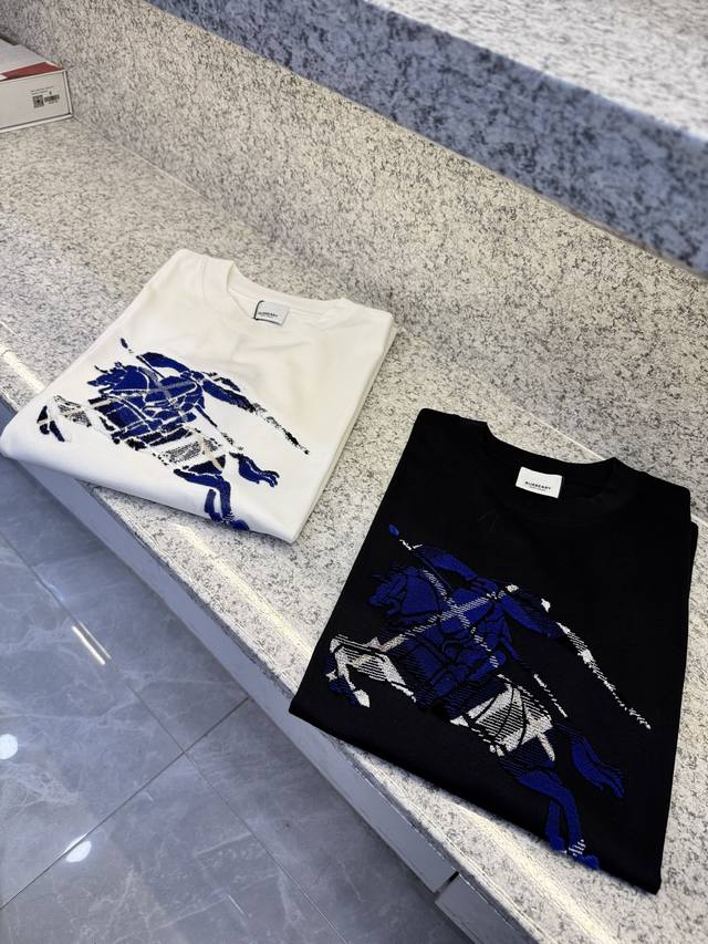 Bbr博柏利25 Ss新品春夏首发专柜 X最新款短袖圆领T恤高端订制 设计前卫时尚 品牌Logo重工艺设计高端定制欧棉180克面料手感柔软.穿着舒适.专柜级别精