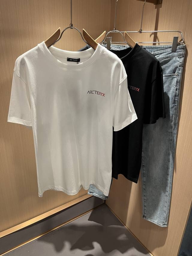 Arcter*X始*祖鸟 2025春夏新款男女同款短袖T恤 户外品牌可能大家第一想到的就是加拿大鹅 始祖鸟 给人一种标签试的感觉 除了在款式设计上颇有造诣之外