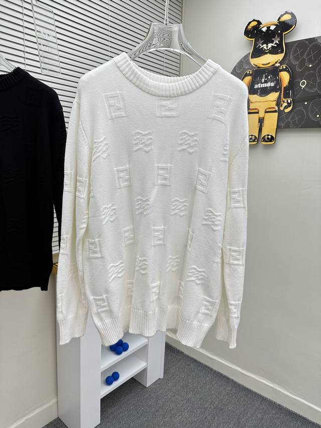 Fend1 2025早春新款圆领针织毛衣 高端品质 专柜版本 潮人最爱风格系列 整体提花图案设计 Logo图案标志 精选优质羊毛混纺针织面料 时尚达人百搭款 码