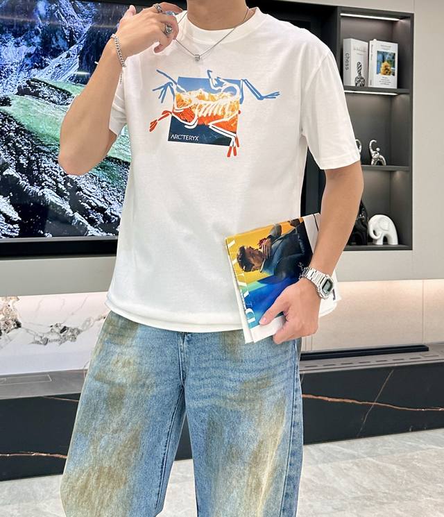 始祖鸟 官网同款 官网同款 官网同款 重磅推荐 2025Ss夏装新品 专柜在售 最新系列图案Logo短袖T恤 必须人手一件的节奏 进口顶极丝光面料 极为亲肤舒适
