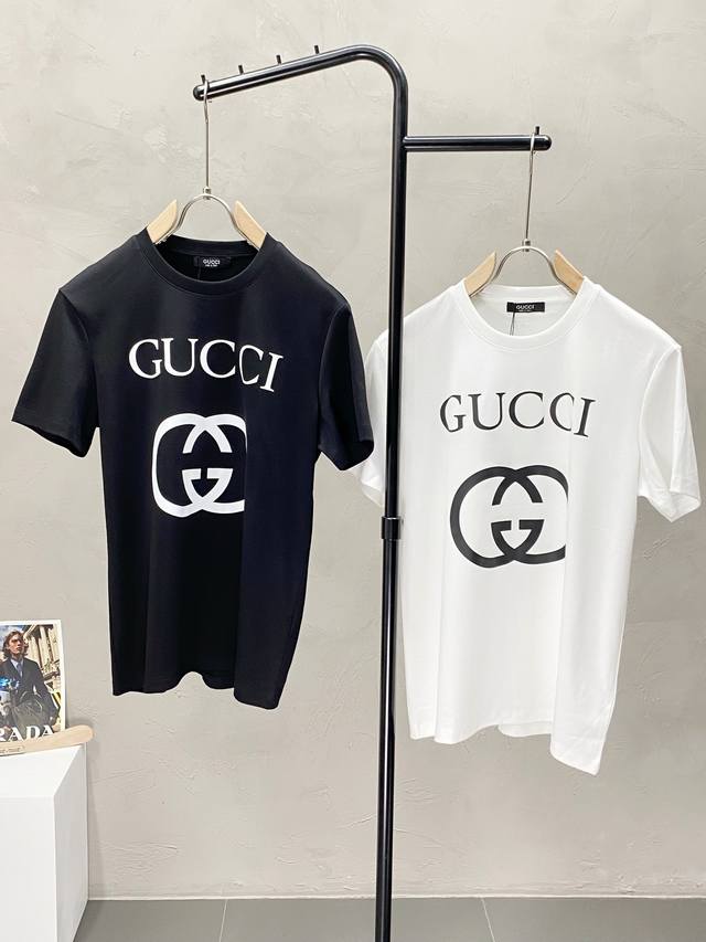 Gucci古驰独家专供新款原单男士休闲春夏短袖 高端 高端版本 时尚百搭爆款进口面料 手感超柔软细腻 穿着亲肤舒适 高端精品 代工厂p精细做工 上身非常赞 男士