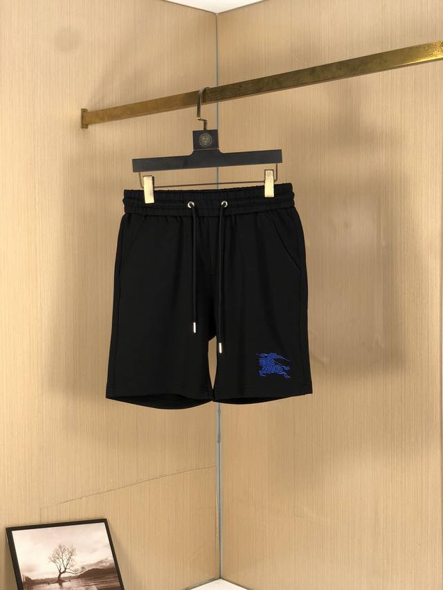 巴宝莉 24Ss夏季新款短裤 采用高弹纯棉面料 超级亲肤舒适 经典Logo标识点缀 五金细节到位 上身效果超级帅气百搭 码数M-Xxxl