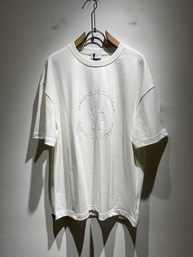 Moncler蒙家 2025春夏最新男女同款贸易订单短袖T恤 全品相 网红款 采用Logo图案压胶设计 上身舒适透气 不僵硬 整体有着丰富的立体感 品质出口订单