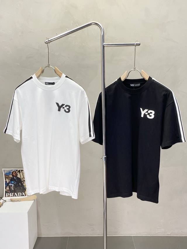 Y-3山本耀司独家专供新款男士休闲短袖 高端定制 高端版本 时尚百搭爆款进口面料 手感超柔软细腻 穿着亲肤舒适 高端精品 代工厂p精细做工 上身非常赞 男士必备