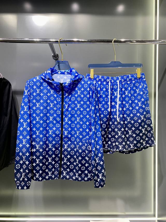 pins Louis Vuit*On 路易家族 春夏新款套装 轻奢休闲套装 男女同款装饰 路易家族的新高端 细节品质永远的那么完美无瑕 创意设计层出不穷 今年春