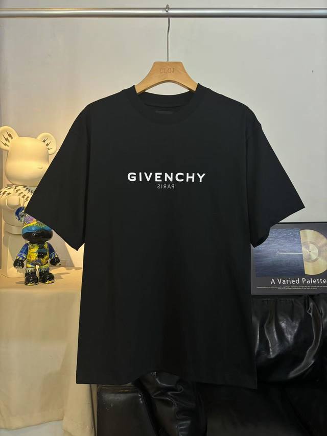 实拍图 顶级版本 #Givenchy#纪梵希.25Ss字母镜像图案印花短袖T恤 面料采用定制Giv全棉双纱面料 克重260G 手感松软细腻扎实 舒适透气不易变形