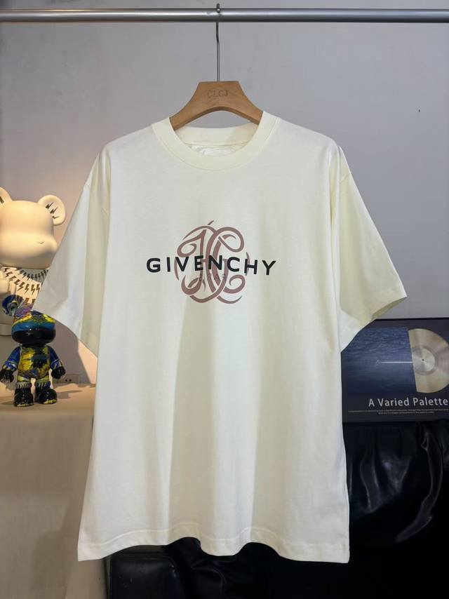 实拍图 顶级版本 #Givenchy#纪梵希.经典字母图案印花短袖T恤 官方原版 定制Giv全棉双纱面料 克重260G 手感松软细腻扎实 舒适透气不易变形 螺纹