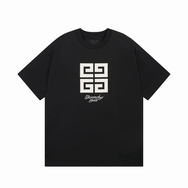 细节图 顶级版本 #Givenchy#纪梵希.25Ss.经典4G贴皮网点刺绣短袖T恤 面料采用定制Giv全棉双纱面料 克重260G 手感松软细腻扎实 舒适透气不