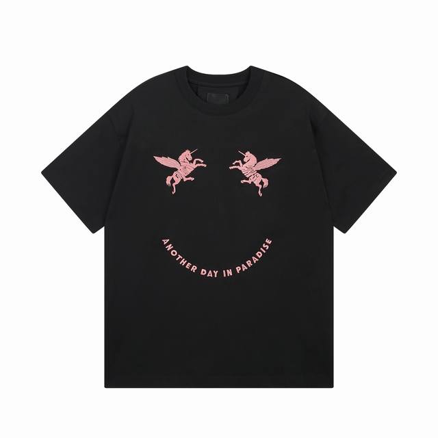细节图 顶级版本 #Givenchy#纪梵希.25Ss粉色飞马绣花短袖T恤 面料采用定制Giv全棉双纱面料 克重260G 手感松软细腻扎实 舒适透气不易变形 螺