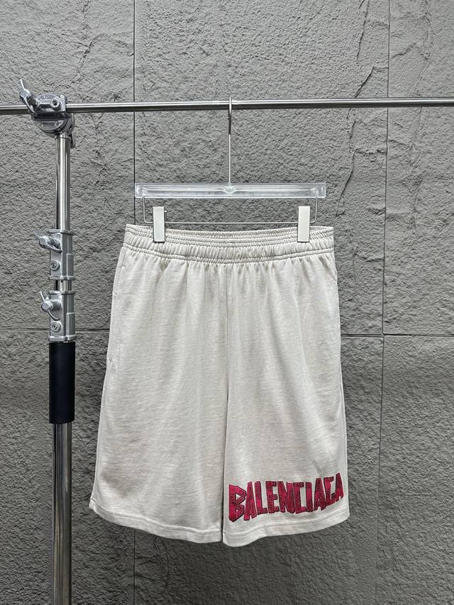 高品质Balenciaga 巴黎世家Logo胶带字母短裤 定制纯棉面料350克 采用进口发泡印花工艺 手感非常舒服 两侧开一字袋 休闲时尚感略带锋利 经典的比例