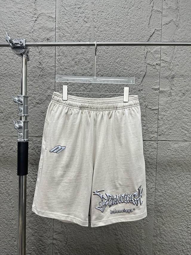 高品质Balenciaga 巴黎世家Logo字母休闲短裤 定制纯棉面料350克 采用进口发泡印花工艺 手感非常舒服 两侧开一字袋 休闲时尚感略带锋利 经典的比例