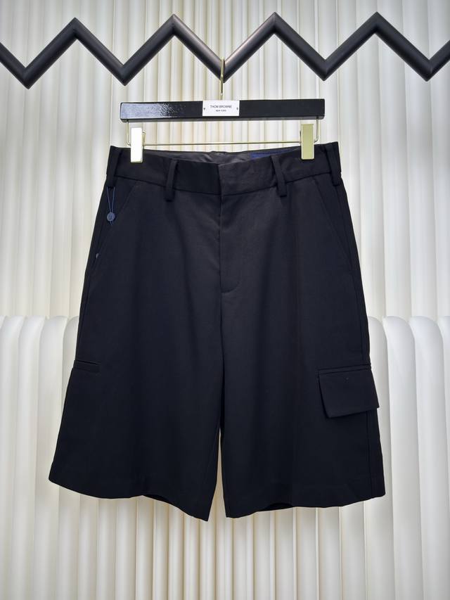 路易威登 Lv 标签工装短裤 正品开版-实体柜台-顶奢品质 秒杀市面一切版 定制极光Tr料 经典黑色基调 前幅饰以同质化Clean Fit展示 侧面贴袋设计独具