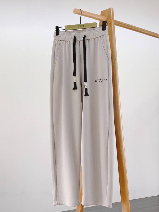 givenchy 纪梵希 2025Ss早春新品 男士休闲裤 甄选优质面料打造 独特设计 缔造简约线条感 版型不挑人 客供定制五金辅料 精工密针刺绣标识 辨识度极