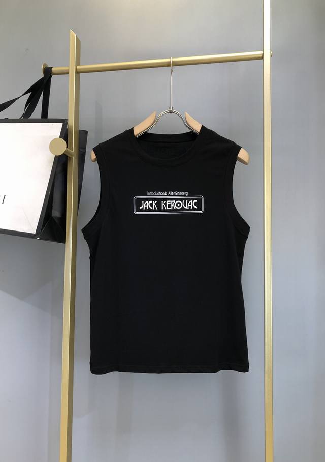 d*Ior Fw Dior And Jack Kerouac 无袖背心 这款背心来自 Jack Kerouac 致敬系列 这款背心可搭配本季的长裤和牛仔裤 打造