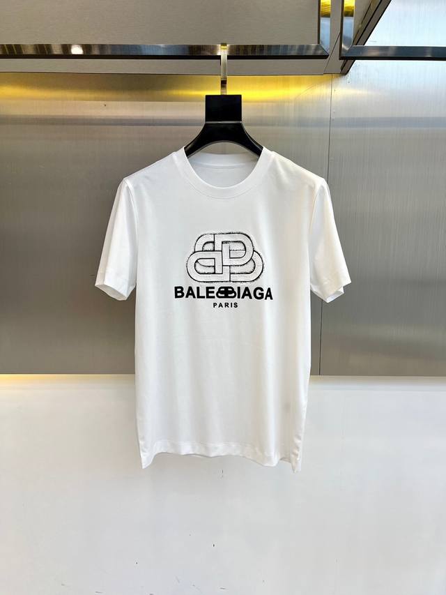 ba巴黎世家 2025春夏新品 圆领休闲短袖T恤 选用高品质进口丝光棉85% 聚酯纤维15%混纺打造 选用埃及棉纱的细腻针织织材料 原厂出品 高品质出货 车工走