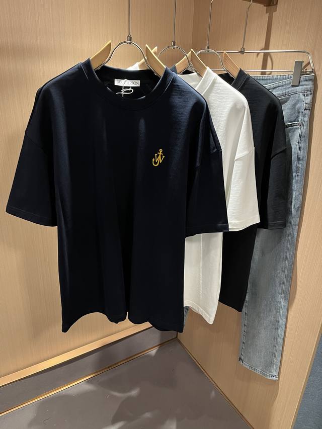 Jwa2025春夏新款男女同款短袖T恤 专柜同步发售 定制专属洗水纯棉面料 定制原版工艺螺纹 衣身设计标识Logo压绒设计 完美融入时尚还有风情感一款完美符合外