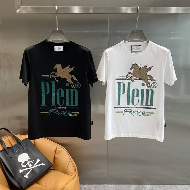pp家 philipp pleint恤 夏日潮流闪耀之选 沉稳大气 胸前金色飞马图案搭配上绿色闪粉字体 plein Supercar Racing Club 字