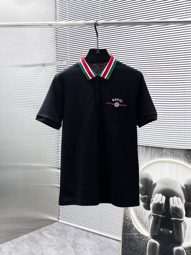 古奇 Gucci 2025Ss夏季新款 翻领短袖T恤 polo衫 高端版本 专柜定制面料 透气舒适度高 细节无可挑剔 品牌元素设计理念 体现高品质 手感细腻柔软
